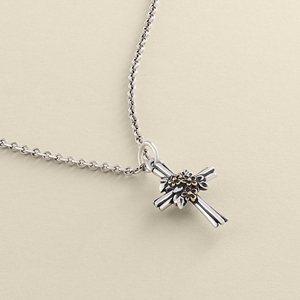 Breloques en argent sterling S925 sur le thème de James Avery : Boule disco, Rouge à lèvres, Maison en pain d'épices, Cérémonie de remise des diplômes et Croix - Product Image 4