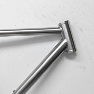 Cadre de vélo de gravier en titane <span class=keywords><strong>700C</strong></span> le plus récent avec conception à montage plat - Product Image 5