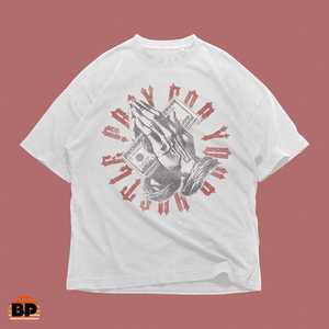 T-shirt graphique mains en prière et billets de banque, style gothique Y2K, effet délavé vintage, coupe oversize, unisexe, streetwear - Product Image 1