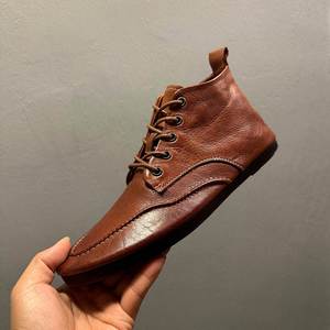 Zapatillas de cuero perforado verde para hombre, zapatos informales transpirables hechos a mano con cordones, zapatos cómodos y ligeros para hombre - Product Image 1
