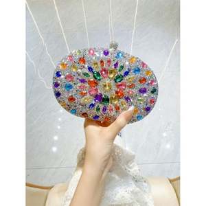 กระเป๋าคลัทช์รูปหัวใจประดับคริสตัลสำหรับงานราตรี งานพรอม สีทอง สำหรับสุภาพสตรี - Product Image 1