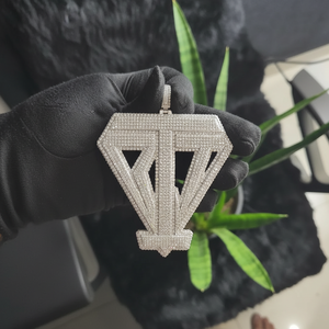 Pendentif en forme de diamant glacé pour homme Pendentif lettre personnalisée en moissanite complète Bijoux de déclaration Hip Hop - Product Image 1