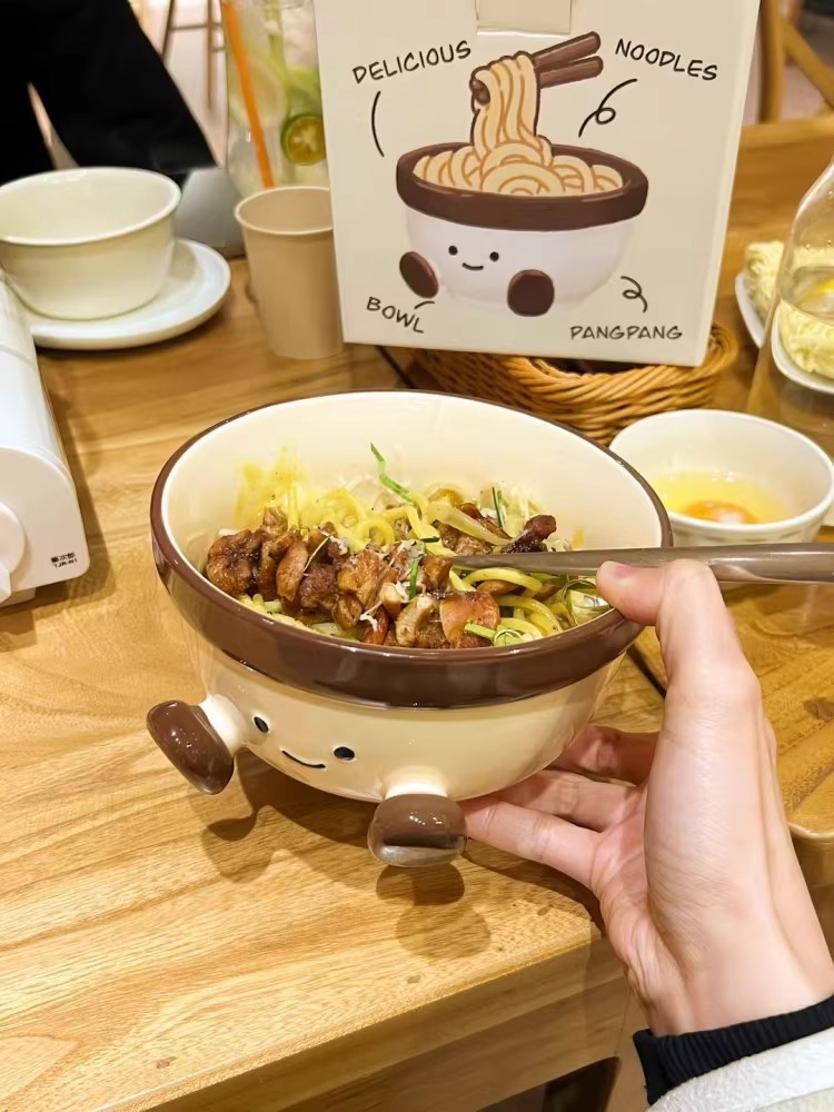 Tazón de fideos instantáneos para pies gordos