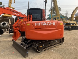 Excavatrice sur chenilles Hitachi Zaxis 60 modèle 2022 avec godet de terrassement d'une capacité de 0,22 m³ et un poids opérationnel de 6 tonnes - Product Image 3