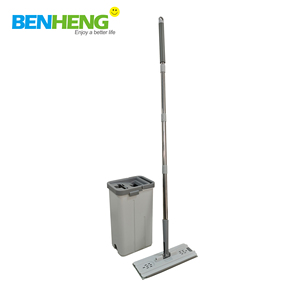 ไม้ถูพื้นแบบแบนพร้อมผ้าไมโครไฟเบอร์ ขนแปรงคุณภาพสูง พร้อมที่บิดน้ำสแตนเลส และชุดถังขนาด 10 ลิตร สำหรับทำความสะอาดพื้นบ้าน - Product Image 2