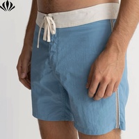 Short de surf à rayures latérales en nylon 100% à séchage rapide pour hommes, vente en gros