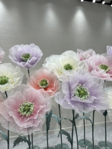 L-067 Luxuriöse Lebensechte Künstliche Riesenblumen Handgefertigte Organza-Mohnblumen für Hochzeits- und Eventdekoration Individuelle Farben Verfügbar - Product Image 2