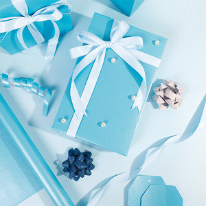 Papier cadeau nacré irisé grand format, impression couleur unilatérale, pour la Saint-Valentin et les cadeaux d'anniversaire - Product Image 1