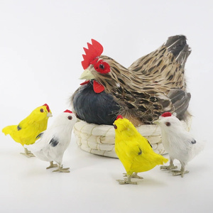 Peluche a Forma di Gallina con Piume Vere, Tema Gabbiano per Ristoranti e Feste a Tema Agricolo, Ideale per Natale e il Ringraziamento - Product Image 5