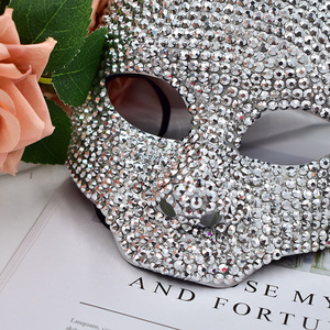Mascarilla facial de diamante de tendencia personalizada para fiesta de baile de maquillaje de vacaciones para extraterrestres con gotas de agua - Product Image 4