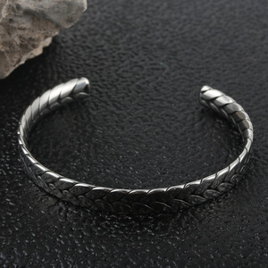 Brazalete Abierto de Acero de Titanio Estilo Europeo, Diseño de Espiga de Trigo, Joyería Unisex 280715 - Product Image 3
