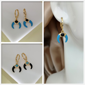Orecchini Pendenti a Forma di Corno con Dettagli Colorati Dipinti, Design Vintage, Accessori di Moda per Donne - Product Image 1