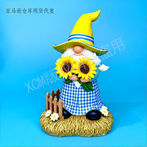 Set di Statuette Personalizzate in Resina di Gnomi della Foresta con Decorazioni di Scoiattoli e Funghi per Giardino Esterno e Arredamento Interno - Product Image 4