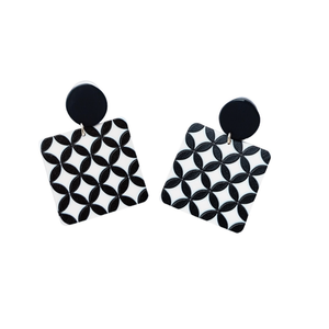 Orecchini a Perno con Motivo Geometrico Quadrato, Resina Acrilica Bianca e Nera, Gioielli alla Moda per Donne - Product Image 2