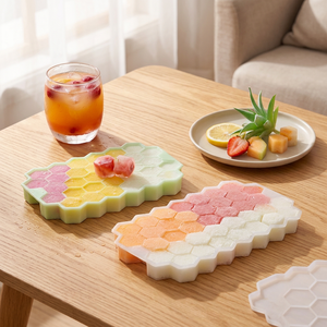 Bandeja de silicona para cubitos de hielo con tapa, molde de hielo de 37 cavidades con forma de panal, apto para alimentos, para whisky, cócteles, café y postres congelados caseros - Product Image 6
