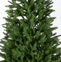 2,13m Realistischer PE Künstlicher Weihnachtsbaum Vollzweigdesign Metallständer LED Mehrfarbige Beleuchtung |   Für den Innenbereich geeignet, beflockt/unbeflockt