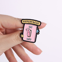 Épinglette en émail rose de haute qualité Hyperfocus ON/OFF, badge métallique personnalisé avec message amusant, épinglette de revers sur le thème de la santé mentale, cadeau en gros