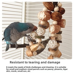 Eco-friendly uso quotidiano giocattoli da masticare per animali domestici distruttivo stile di macinazione uccello giocattolo corda di vite palla di legno di noce pannocchia di mais borsa confezionata per - Product Image 3