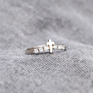 Anello Impilabile con Zirconi per Donne, Gioiello da Dito Minimalista e alla Moda - Product Image 5