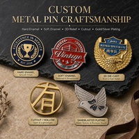 Bague de championnat personnalisable en métal électroplaqué, émaillée et ornée de strass, sur mesure avec des motifs fournis.