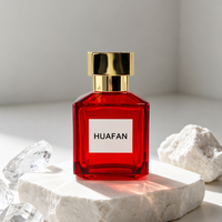 Flacon de parfum carré en verre rouge de luxe 70 ml avec bouchon en métal doré, autocollants personnalisés, marquage à chaud doré et emballage