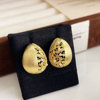 Boucles d'oreilles clous vintage en or filigrané ajouré avec perle en forme de goutte pour le quotidien, les fêtes et les événements spéciaux – Style Inde