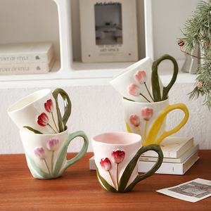 Creative Hand-Painted Tulip Ceramic Mug 500ml Large Capacity Embossed Flower Coffee Cup - Product Image 3