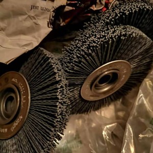 Brosse à disque Osborn 150 mm avec manche métallique pour le meulage et l'ébavurage – Outil de quincaillerie - Product Image 1