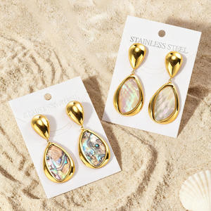 Pendientes de <span class=keywords><strong>Aro</strong></span> Huggie de Acero Inoxidable 316L con Concha de Oro de 18K para Mujer, Diseño de Concha de Vieira, Impermeables, Joyería Estilo Sirena para la Playa - Product Image 4