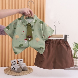Ensemble 2 pièces pour tout-petits garçons avec imprimé champignons mignons, chemise à manches courtes et short cargo, facile à assortir avec divers bas - Product Image 3