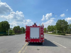 Camión de bomberos Isuzu 4x2 de 5 metros cúbicos con tanque de agua, camión de rescate con espuma de 3 toneladas, camión de bomberos para aeropuertos de 8m³ en venta. - Product Image 6