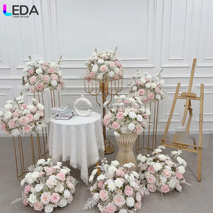 Bola de Flores de Rosa de Seda Artificial Blanca y Rosa Personalizada LEDA, Centros de Mesa Hechos a Mano para Decoración de Bodas y San Valentín - Product Image 1