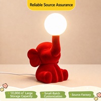 Lampe éléphant moderne en résine floquée rouge avec globe lumineux, accent lumineux USB pour table, chambre, salon et décoration cadeau