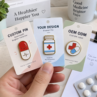 Épinglette en métal haut de gamme personnalisée, motif capsule médicale Croix Rouge, pour infirmière, médecin, personnel de santé, badge souvenir avec carte de support