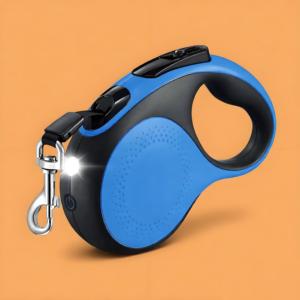 Laisse de chien rétractable personnalisée de 5 mètres, bicolore bleu/noir, avec lumière LED, libération rapide, porte-sac à crottes, style occidental de luxe - Product Image 1
