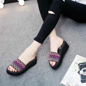 Nouvelle collection d'été de <span class=keywords><strong>chaussures</strong></span> pour femme : Tongs de plage, mules à talons hauts, mules de plage à plateforme et <span class=keywords><strong>chaussures</strong></span> <span class=keywords><strong>compensées</strong></span> <span class=keywords><strong>noires</strong></span> de marque - Product Image 3