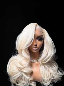 شعر متموج حريري مستقيم 60 #   باروكة شعر طبيعي 100% بلون أبيض مع دانتيل أمامي، شعر طويل بلون أشقر رمادي فاتح للنساء ذوات البشرة السمراء - Product Image 5