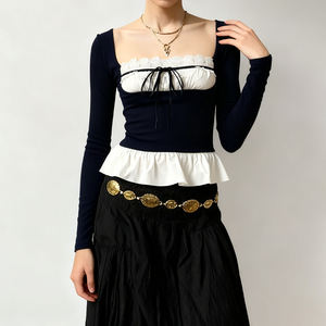 Camiseta de manga larga con cuello cuadrado de encaje y cordones, estilo moderno para chicas atractivas, con combinación de colores en contraste, cintura ajustada y parte superior con volantes. - Product Image 4