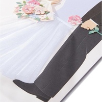 Carte de mariage élégante en papier d'art fait main avec logo personnalisé feuilles scintillantes pierres précieuses scintillantes pièces jointes en tissu uniques