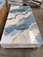 Feuille de marbre PVC 4 * 8ft Or Panneaux muraux en PVC luxueux Feuille de marbre PVC pour décoration murale