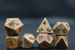 Dados poliédricos de madera marrón para mazmorras y dragones, DND RPG - Product Image 6