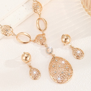 European and American Hot Sale Golden Bohemian Inlaid Rhinestone Hollow <b>Flower</b> Necklace Earrings Set Women Jewelry - Product Image 4