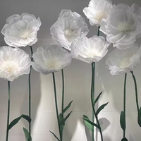 Fleurs de pavot géantes en organza de soie blanches faites à la main, très demandées, avec support, pour la décoration de mariages, d'événements et de fêtes