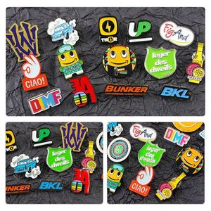 เข็มกลัดโลหะชื่อสั่งทำแบบโมเดิร์น ป้ายโลโก้แม่เหล็ก งานแกะสลักสำหรับงานอีเว้นท์ ฟุตบอล รถยนต์ พยาบาล อนิเมะ เหรียญ เสื้อผ้า กระดุม - Product Image 5