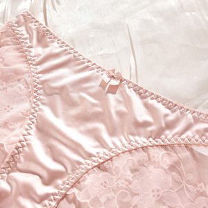 Braguitas de bikini elegantes de satén sin costuras y transpirables para <span class=keywords><strong>mujer</strong></span>, de talle medio, con encaje, color liso, lazo y refuerzo de algodón, ropa interior sexy que realza <span class=keywords><strong>la</strong></span> cadera. - Product Image 3