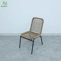 Vente en gros de chaise empilable pour café restaurant chaise en rotin tissé pour patio hôtel salle à manger de jardin chaise de table de balcon en aluminium avec coussin