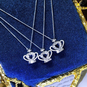 Collier avec pendentif couronne en forme de cœur pour femmes, chaîne à breloques créative, bijoux à la mode, cadeau - Product Image 1