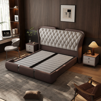Lit double capitonné de luxe en cuir véritable, design moderne, avec dossier ailé et capitonnage diamant, pour chambre principale