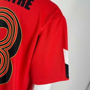 Maillot de football - Top tendance rétro années 90 - T-shirt vintage style maillot de football - Parfait pour le style urbain quotidien - Product Image 6