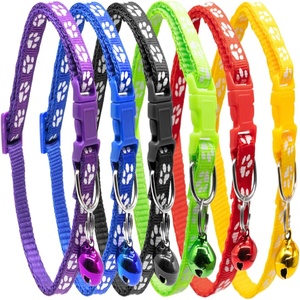 Collier pour chat réglable en nylon multicolores avec clochette et motif patte d'animal, vente en gros - Product Image 1